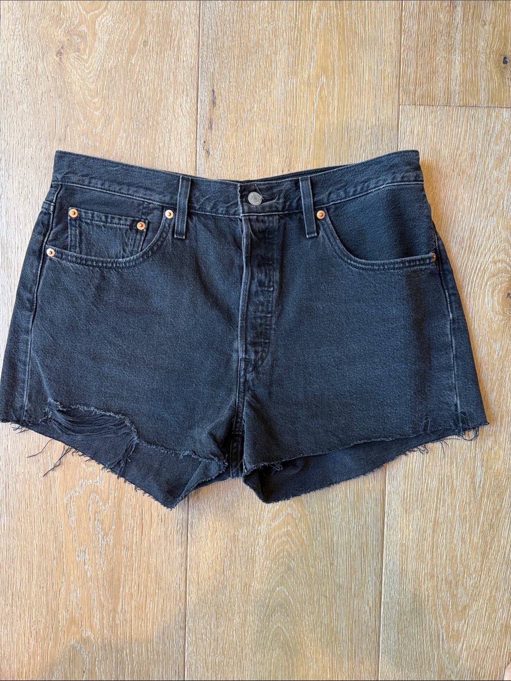 Women’s Levi’s 501 high-rise button fly black denim shorts size 32